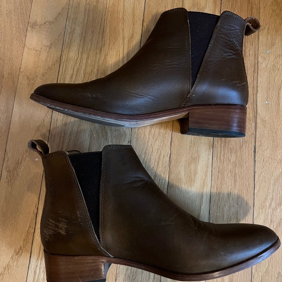 Chocolate Brown Leather Nisolo Chelsea Boot - Picture 4 of 7